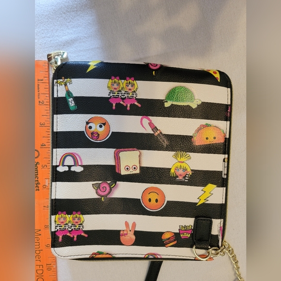 Betsy Johnson Emoji Cross Body Bag - Picture 4 of 7